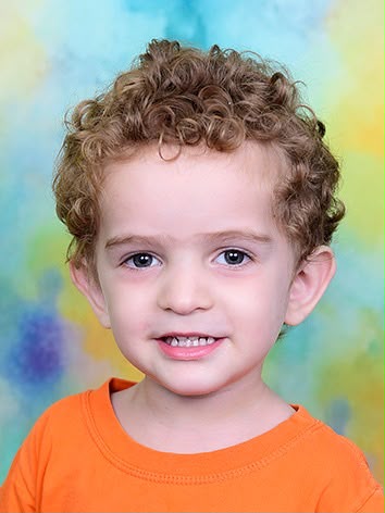 Enzo, o aniversariante, sorrindo